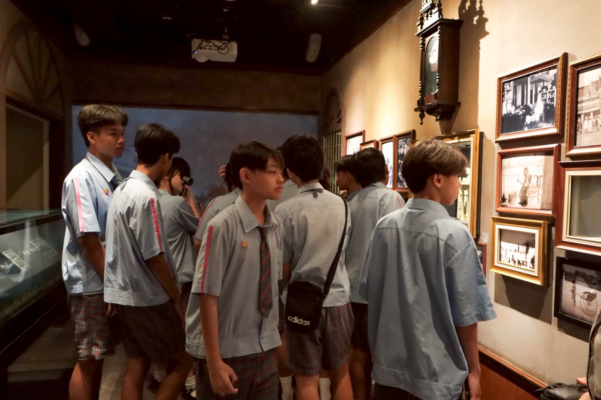 LINE_ALBUM_061368 กรพิทักษ์_250618_4.jpg