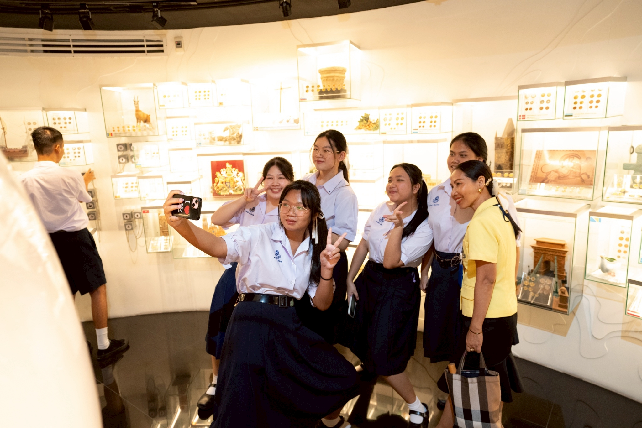 LINE_ALBUM_290768 โรงเรียนราชวินิต_250806_4.jpg