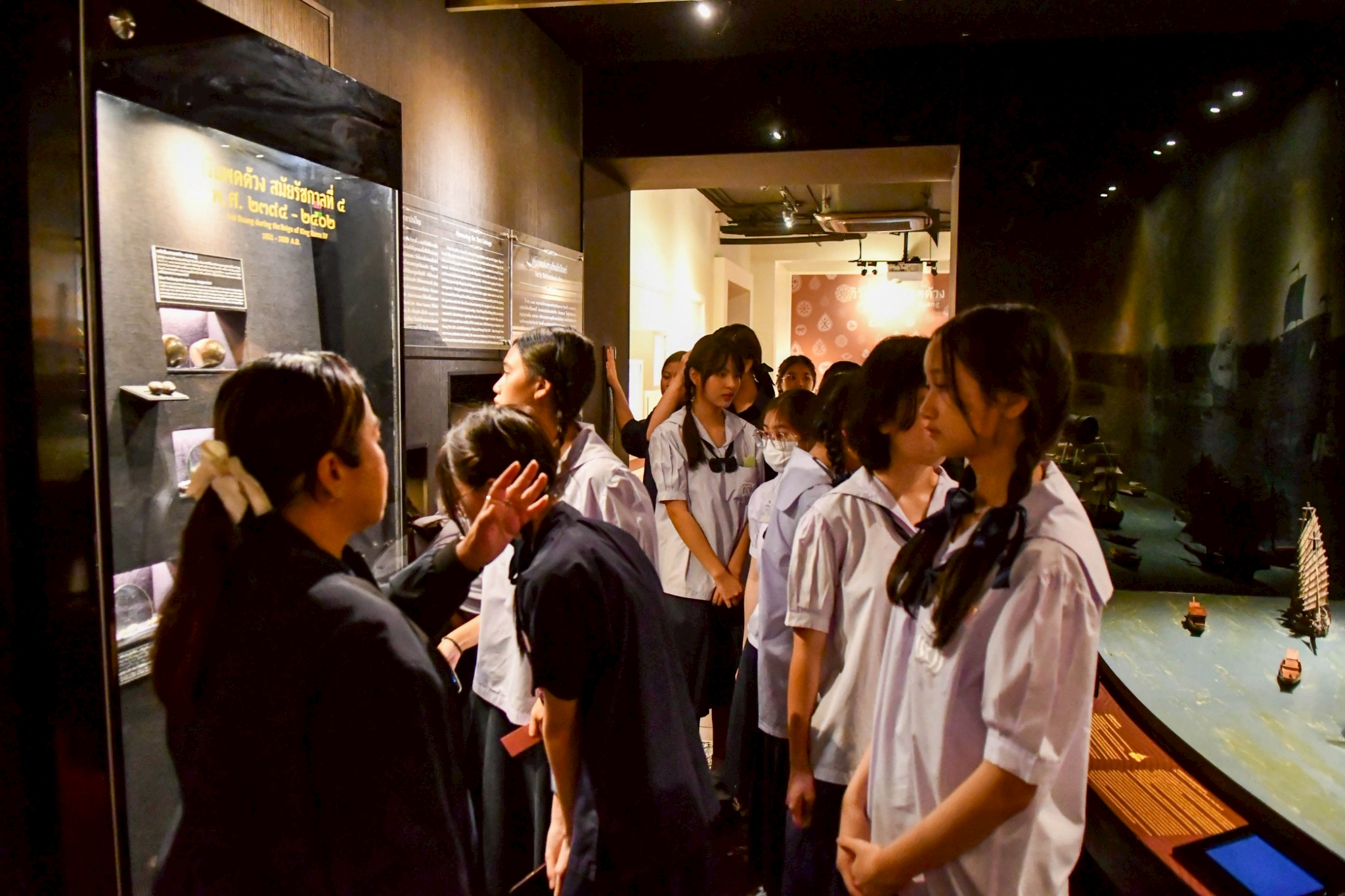 LINE_ALBUM_680905รร ราชินีบน_250911_9.jpg