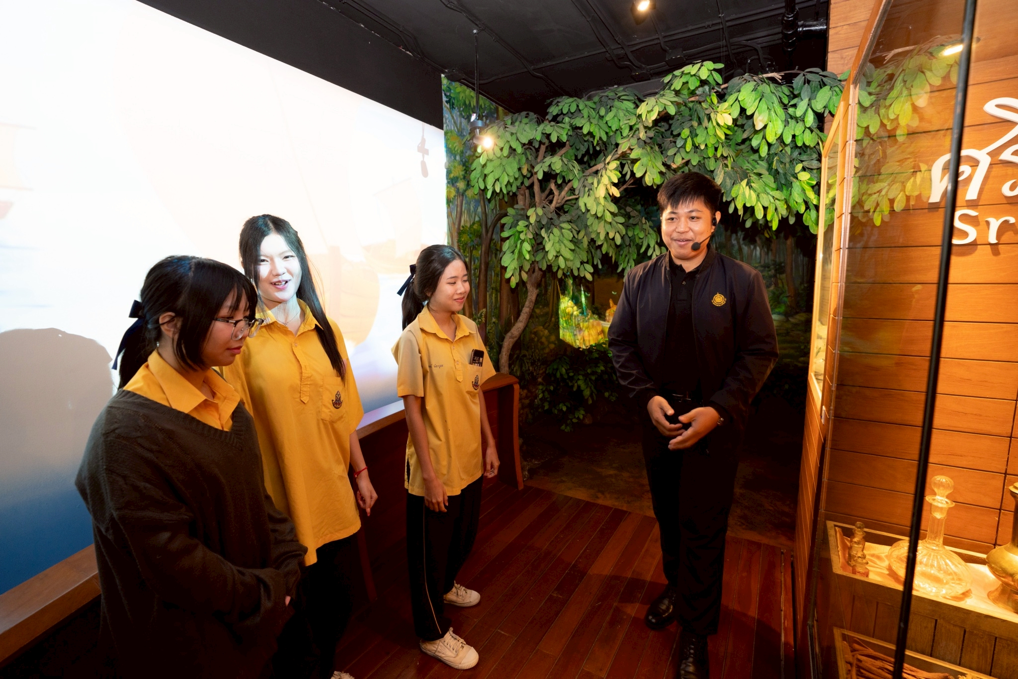 LINE_ALBUM_281068 โรงเรียนรัตนโกสินทร์สมโภชบางขุนเท_2.3.jpg