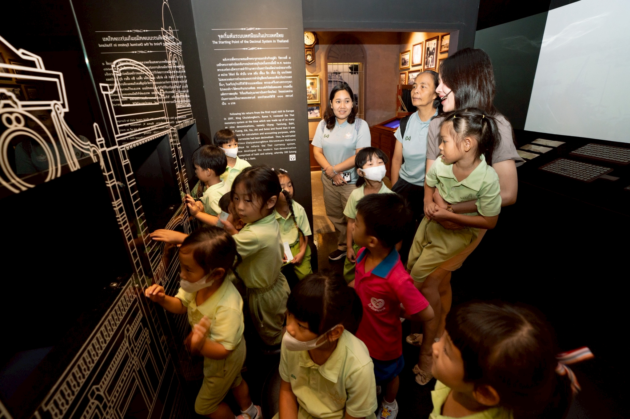 LINE_ALBUM_021068 โรงเรียนสยามสามไตร_251015_8.jpg