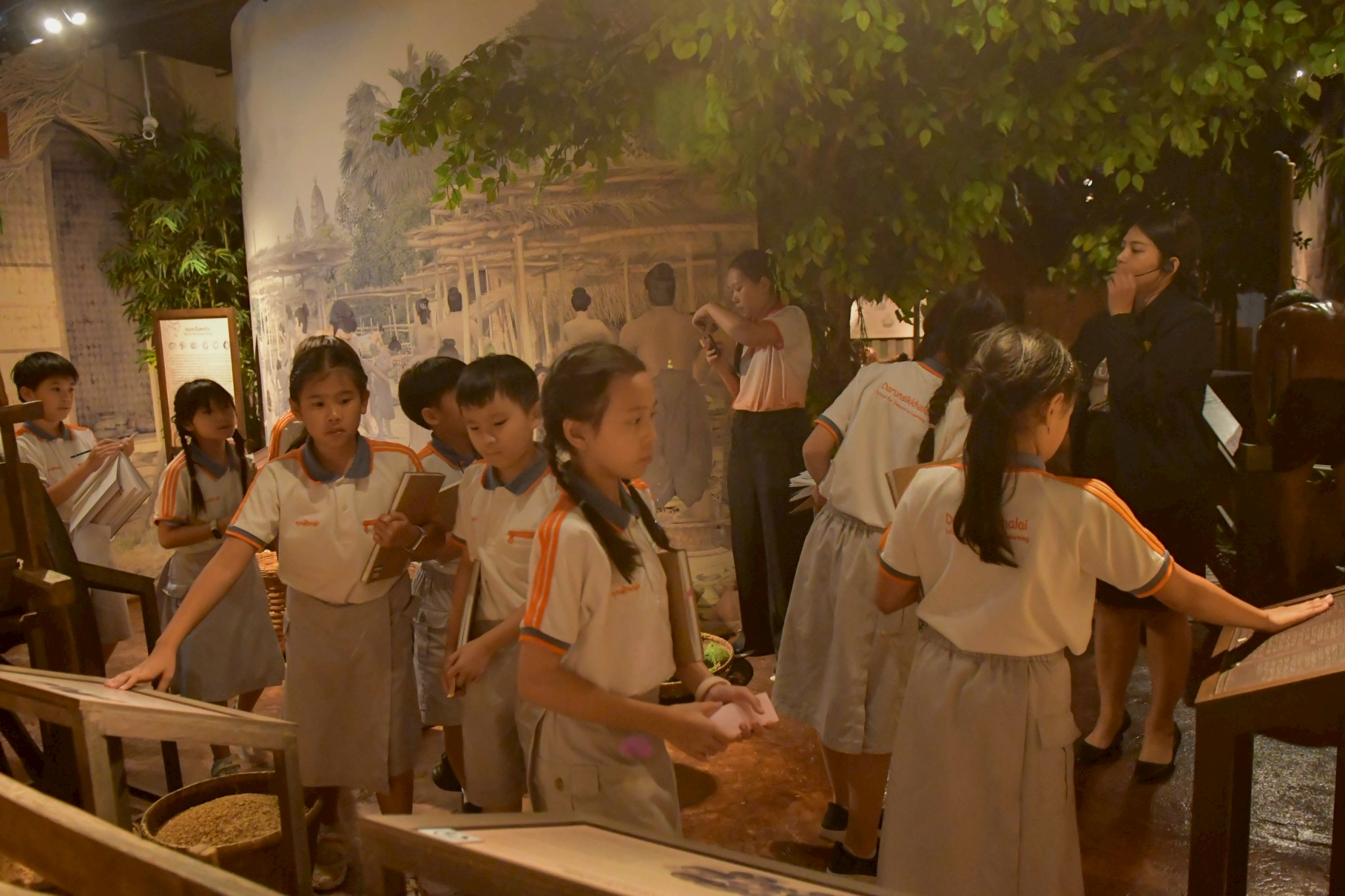 LINE_ALBUM_092568 ดรุณสิขาลัย_251015_3.jpg