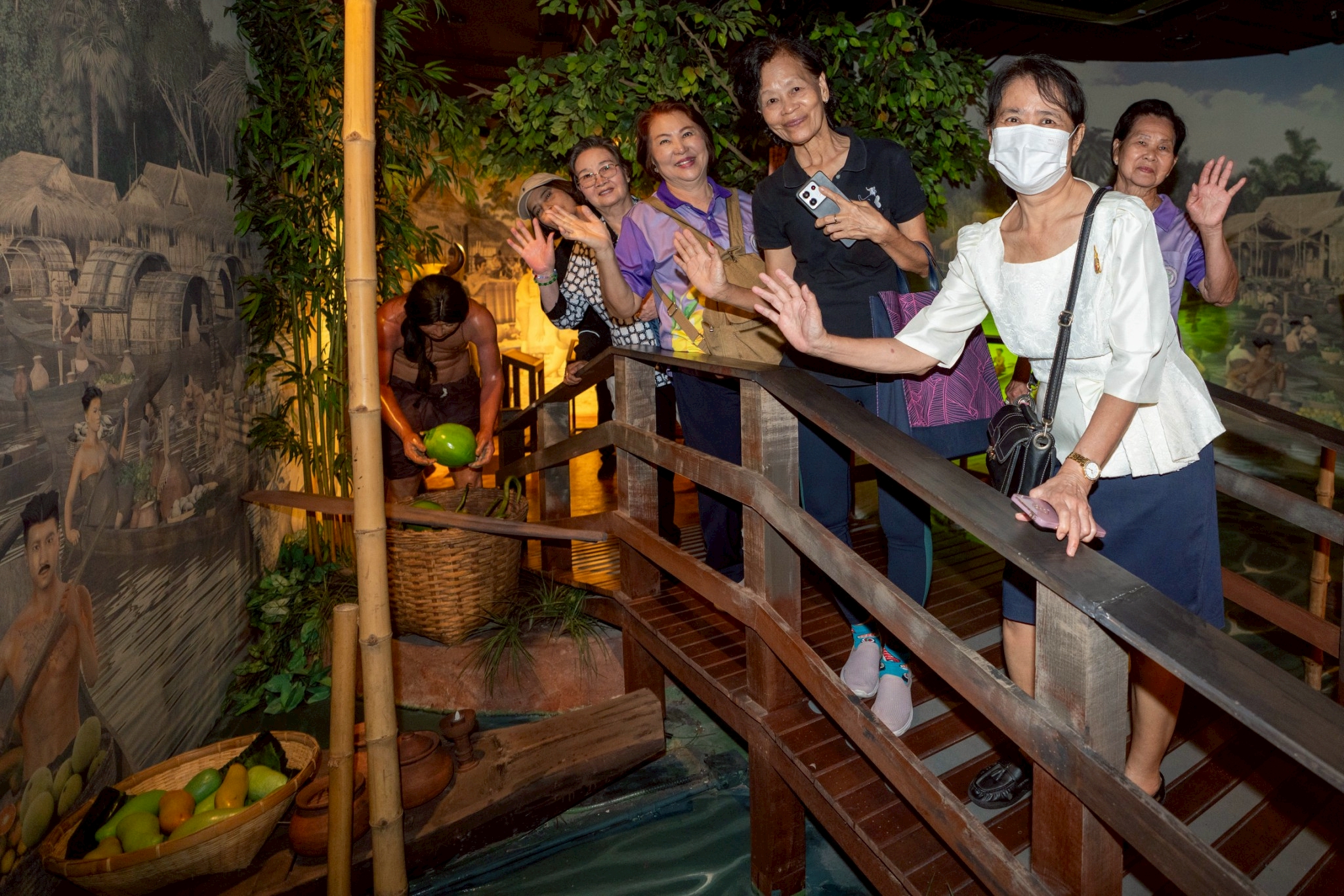 LINE_ALBUM_200369ผู้สูงอายุคณะพยาบาลศาสตร์ มหาวิทยา_2.4.jpg