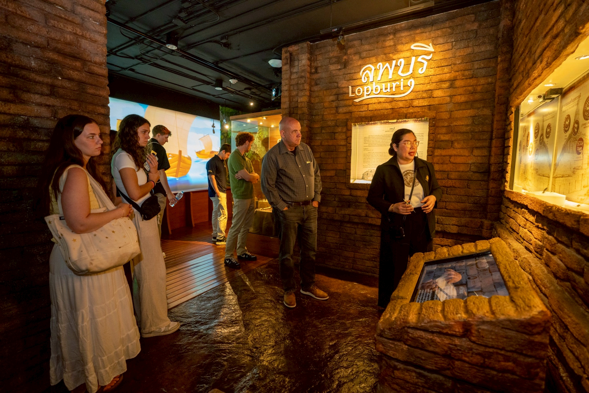 LINE_ALBUM_69-03-27 วิทยาลัยนานาชาติ ม.บูรพา_260401_4.jpg