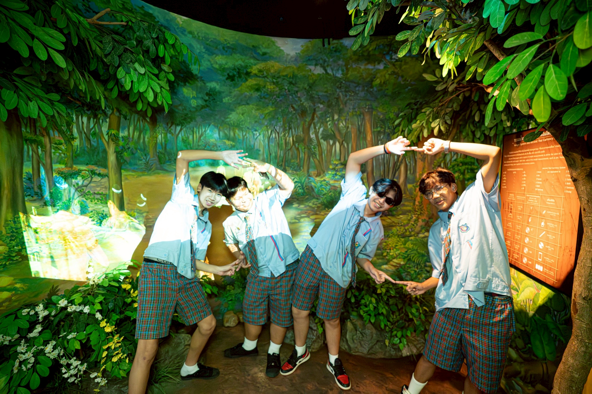 LINE_ALBUM_090669 รร.กรพิทักษ์_260610_4.jpg