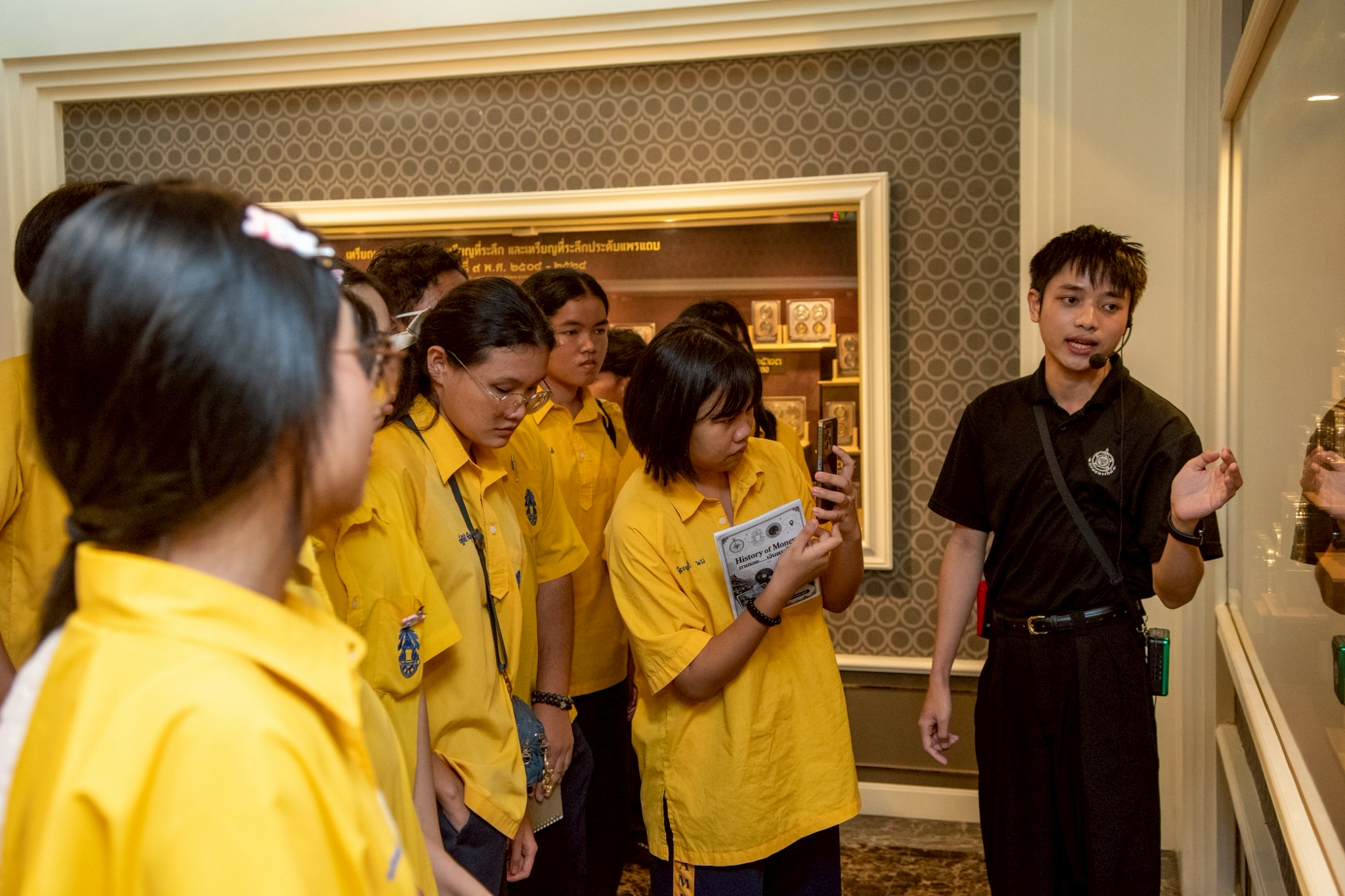 LINE_ALBUM_030769 โรงเรียนราชดำริ_260708_7.jpg
