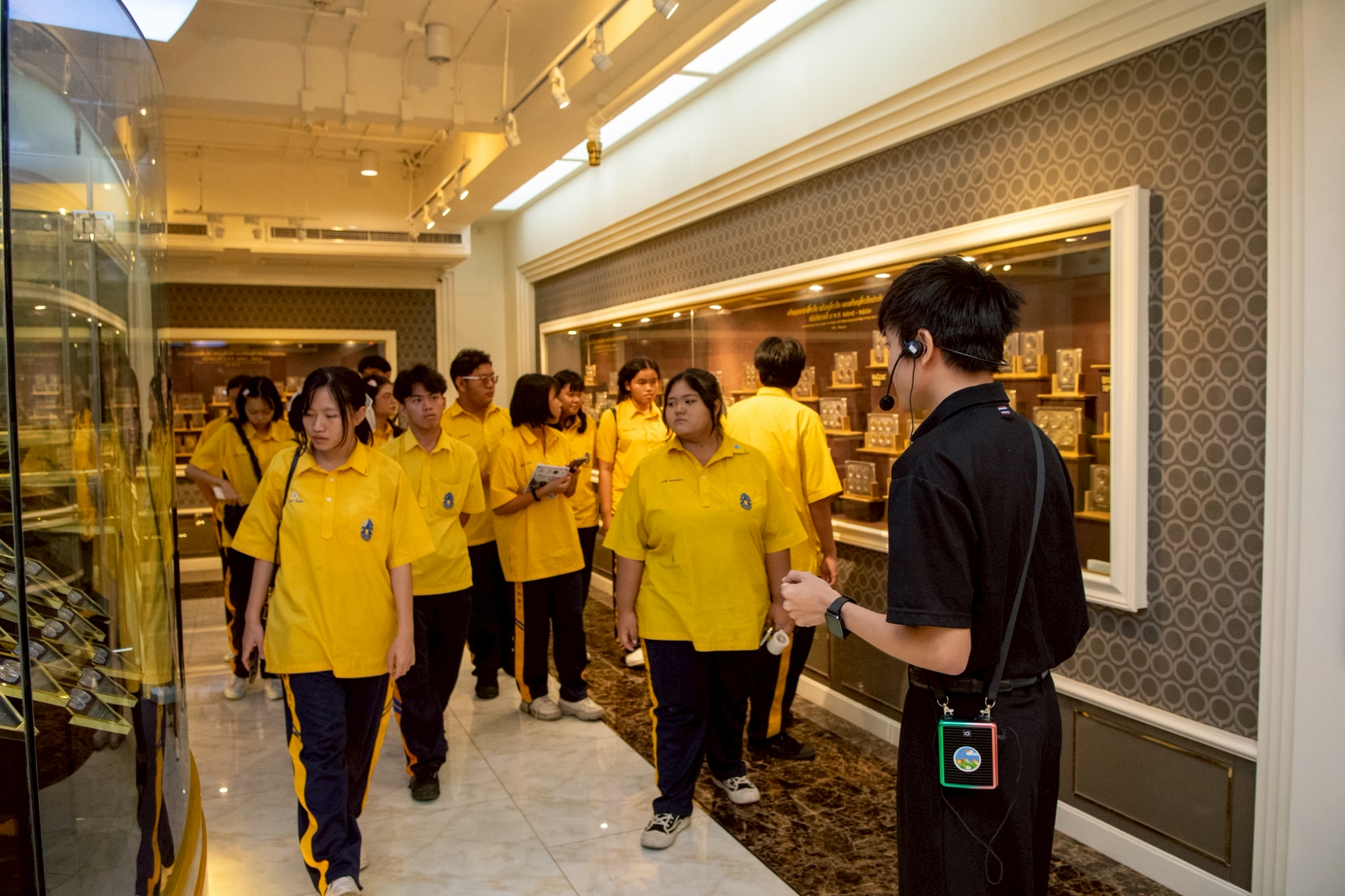 LINE_ALBUM_030769 โรงเรียนราชดำริ_260708_6.jpg