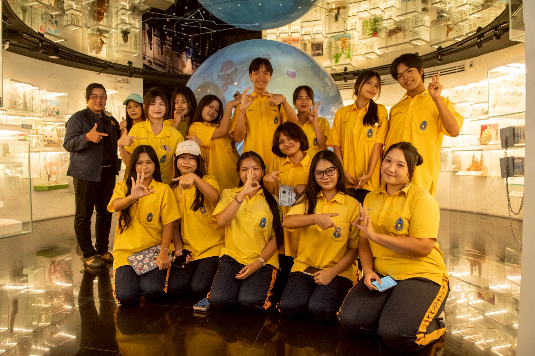 LINE_ALBUM_030769 โรงเรียนราชดำริ_260708_4.jpg
