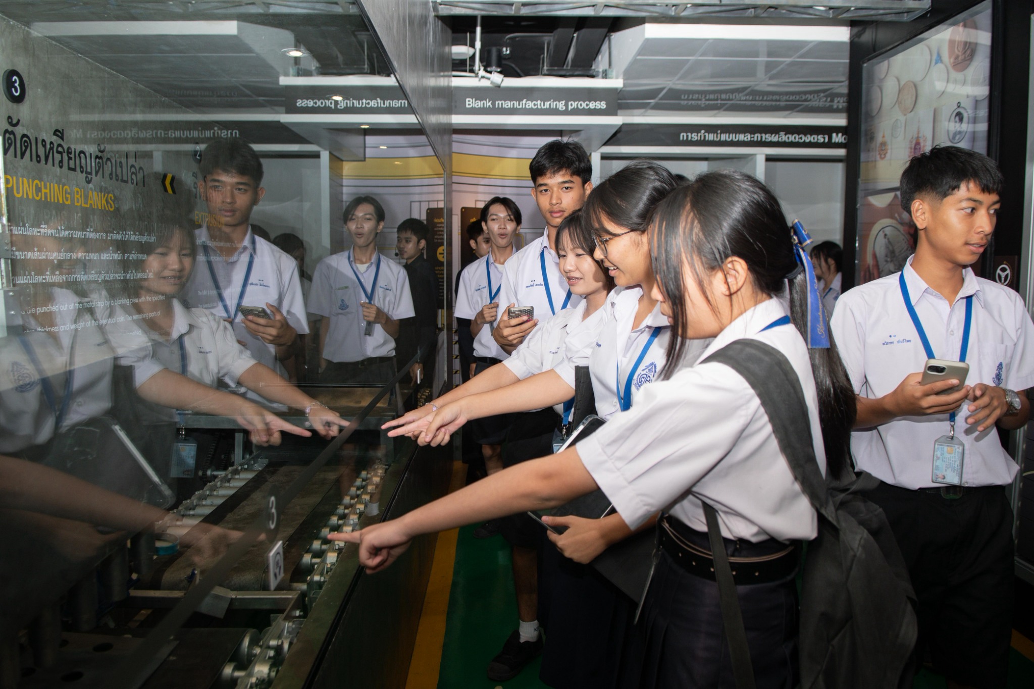 LINE_ALBUM_090969 คุรุราษร์รังสฤษฎ์_260914_14.jpg