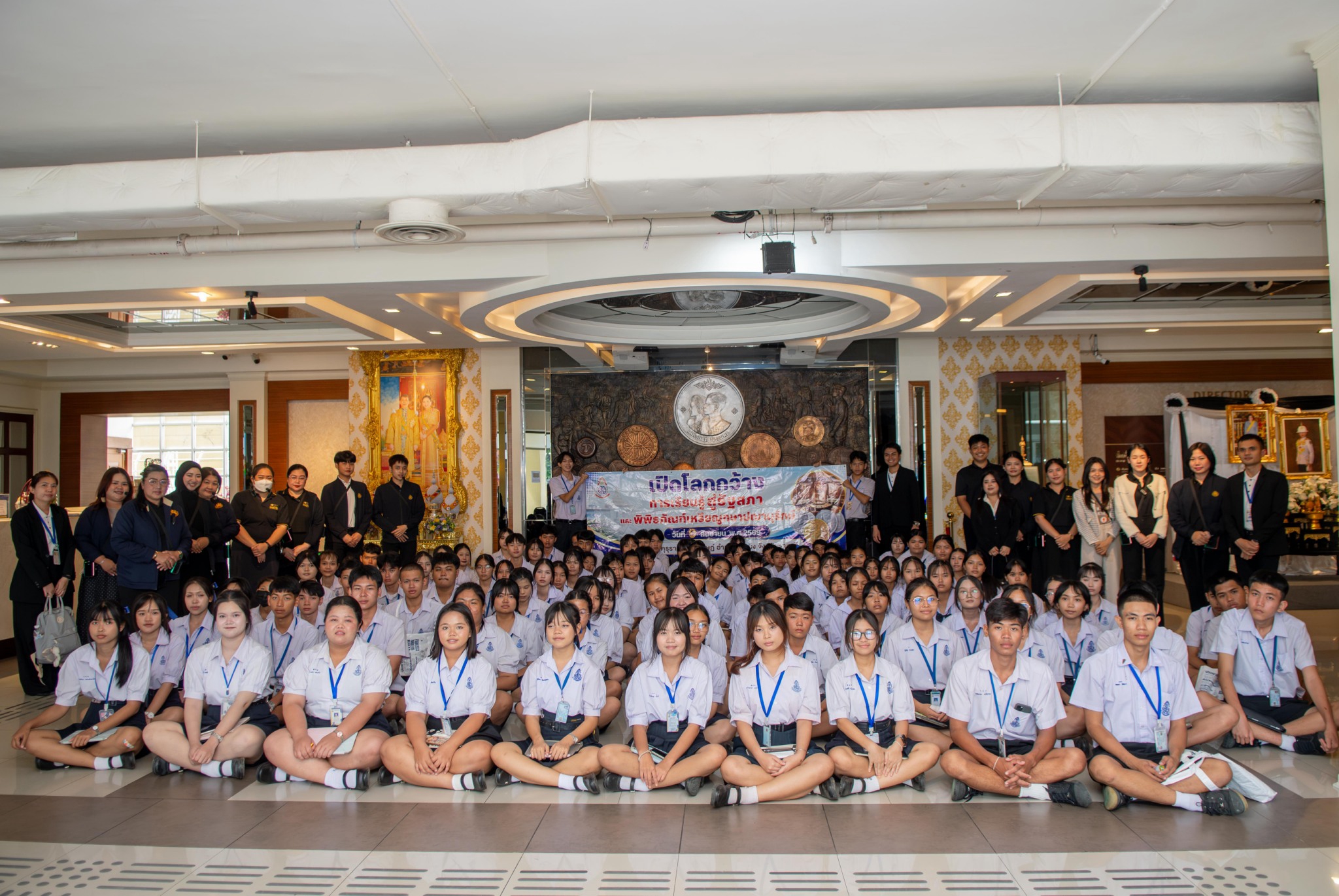 LINE_ALBUM_090969 คุรุราษร์รังสฤษฎ์_260914_4.jpg
