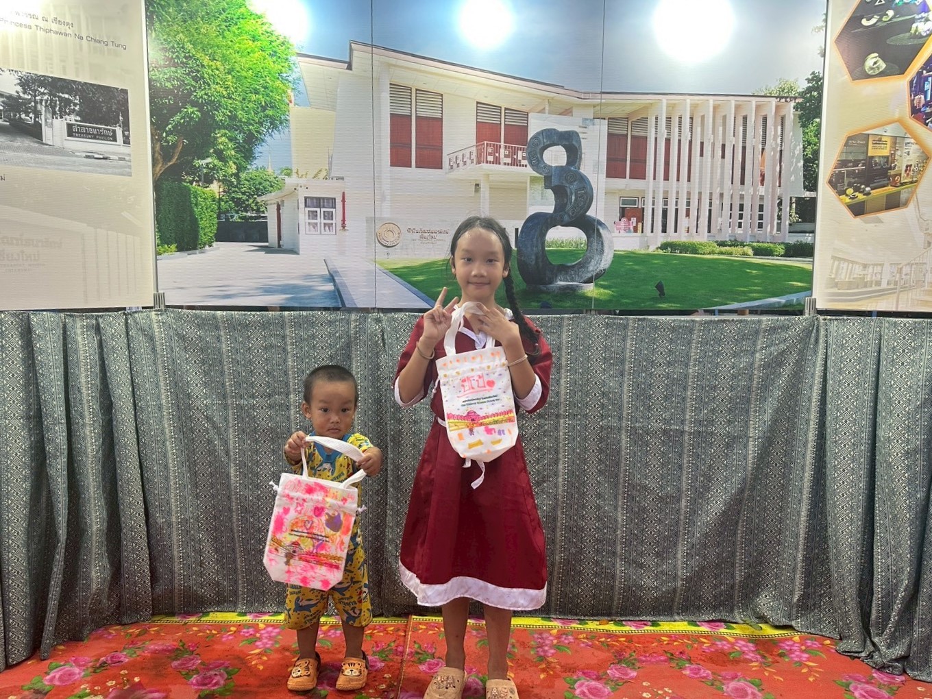 LINE_ALBUM_งานกำแพงเมืองคูเมืองน่าน 2568_250517_255.jpg