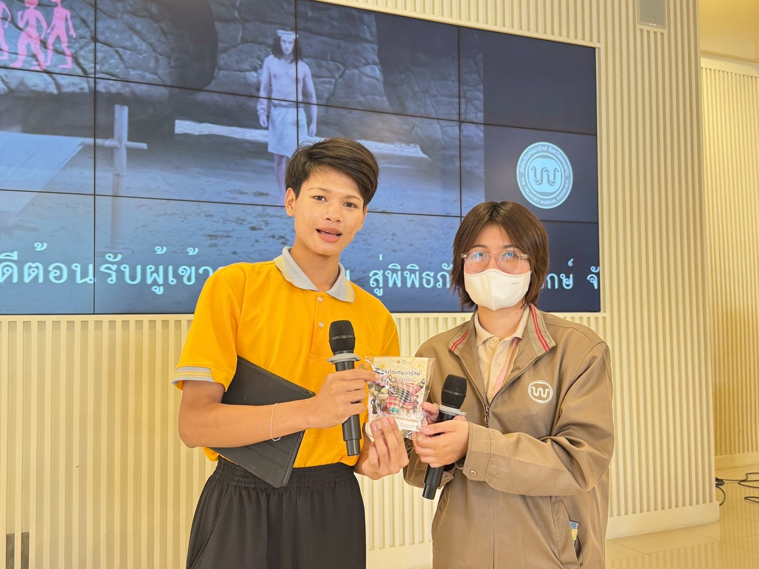 LINE_ALBUM_คณะตุลา68ควัฟ_251002_48.jpg