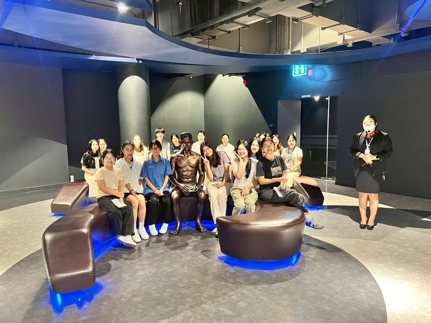 LINE_ALBUM_คณะ พฤศจิกายน_251111_4.jpg