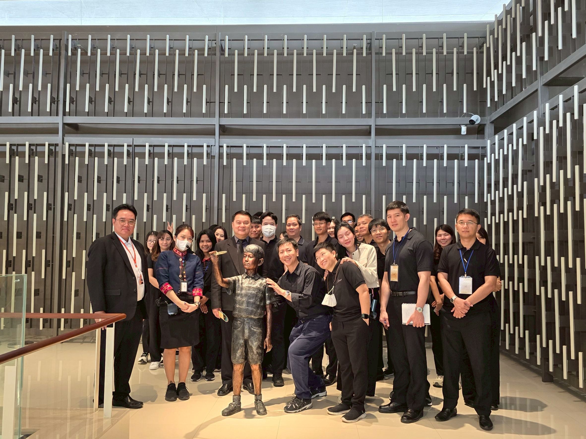 LINE_ALBUM_คณะ พฤศจิกายน_251111_8.jpg