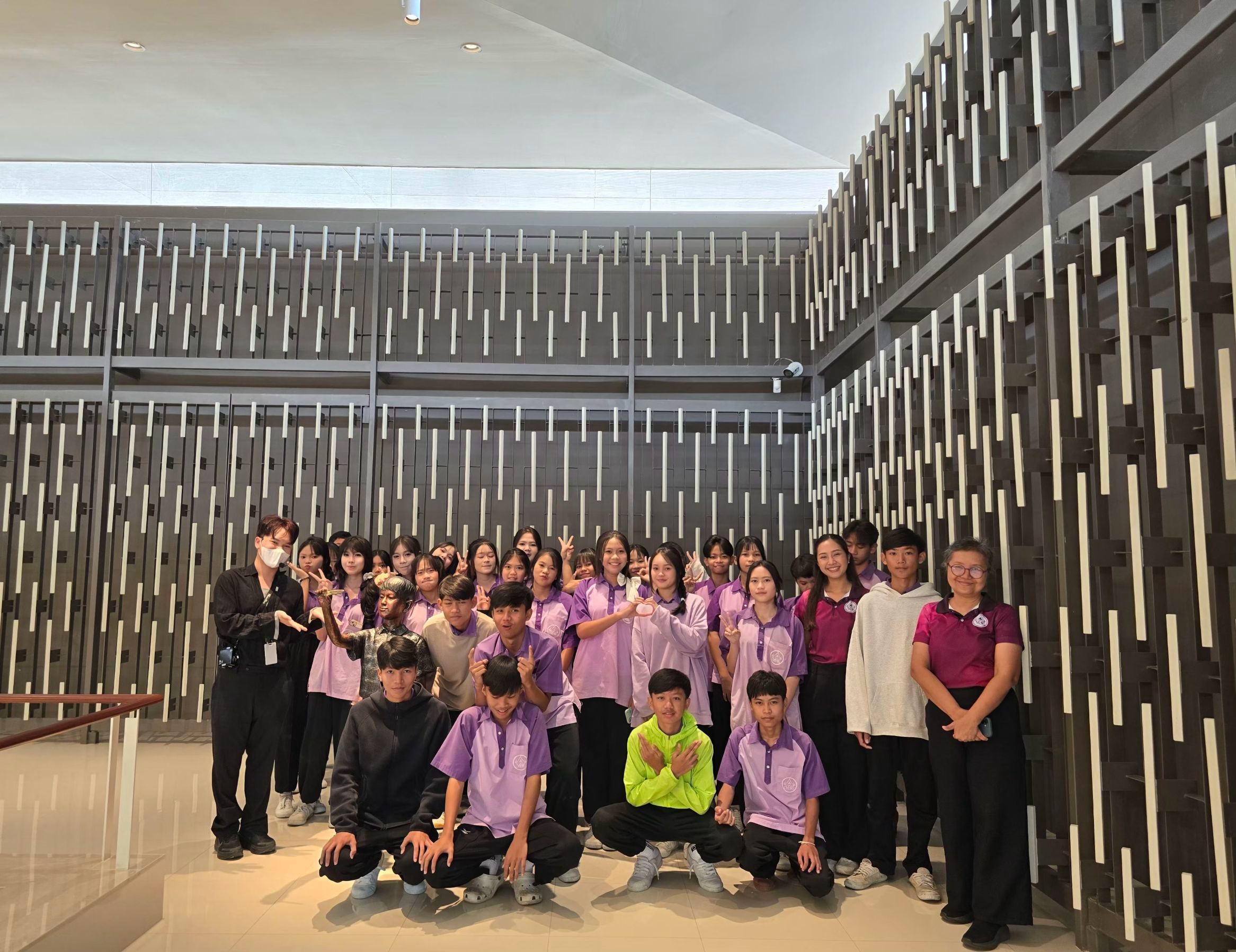 LINE_ALBUM_โรงเรียนบ้านไผ่ _ คณะเลี้ยงไข้รายวัน_260918_77.jpg