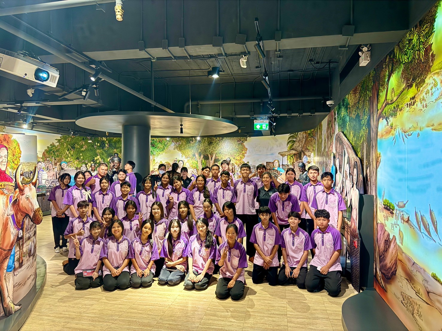 LINE_ALBUM_โรงเรียนบ้านไผ่ _ คณะเลี้ยงไข้รายวัน_260918_59.jpg