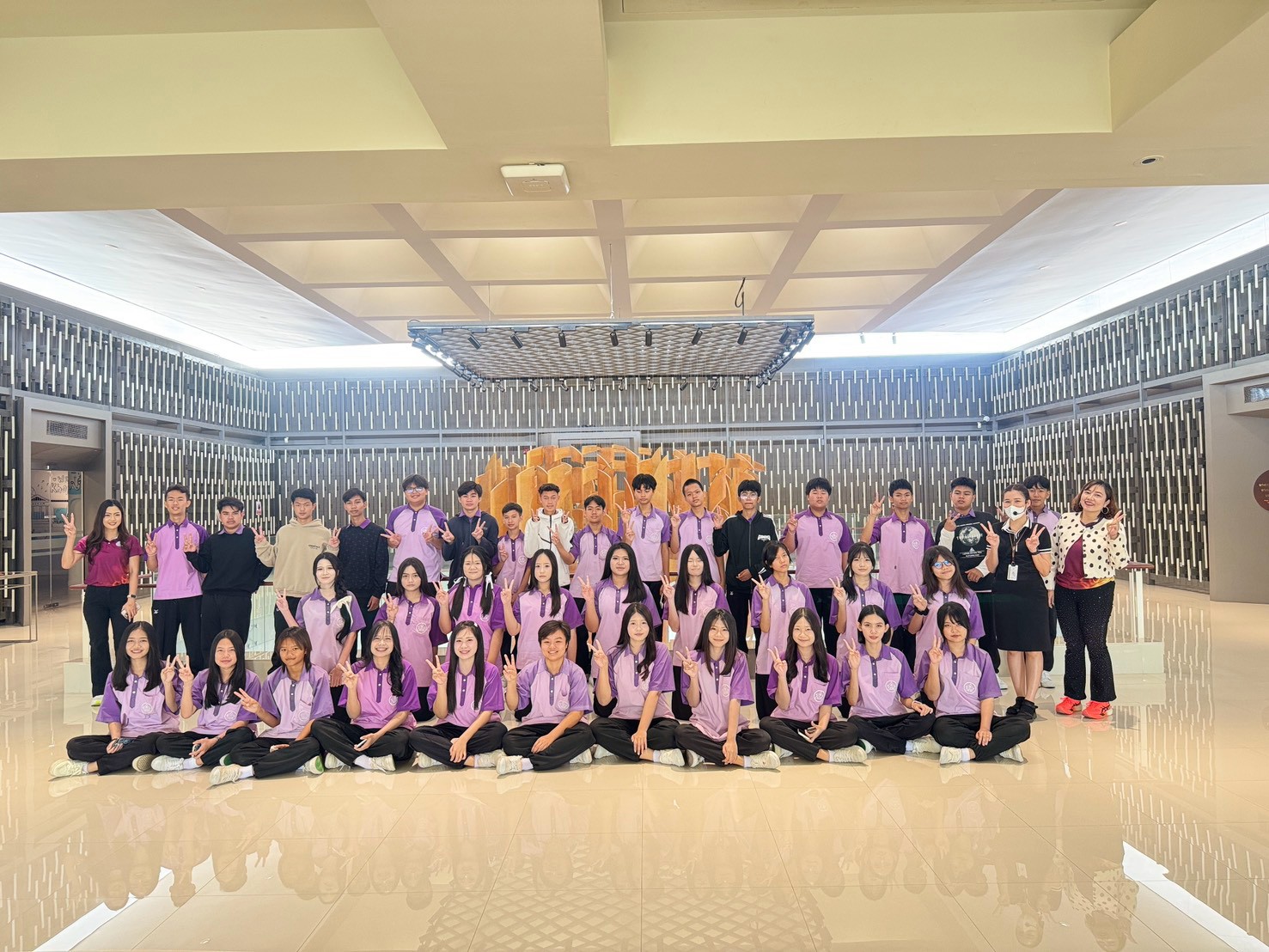 LINE_ALBUM_โรงเรียนบ้านไผ่ _ คณะเลี้ยงไข้รายวัน_260918_49.jpg
